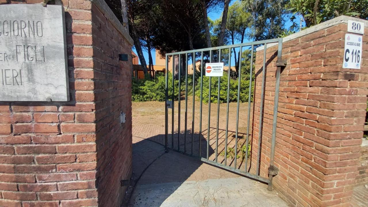 Accesso diretto sul mare con terrazza in parco naturale Calambrone Esterno foto
